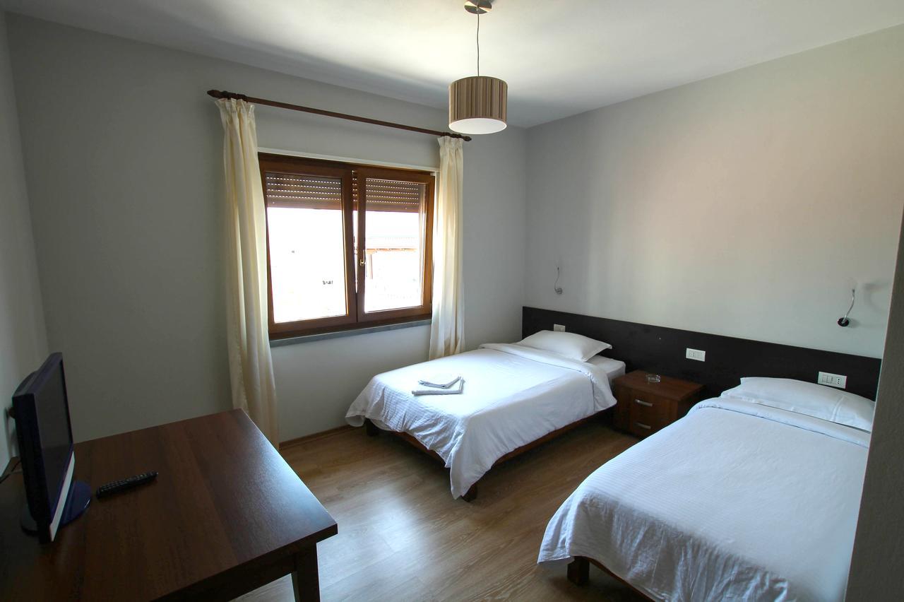 Hotel Eposi Shkodër Dış mekan fotoğraf