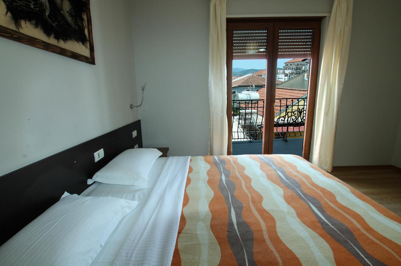 Hotel Eposi Shkodër Dış mekan fotoğraf