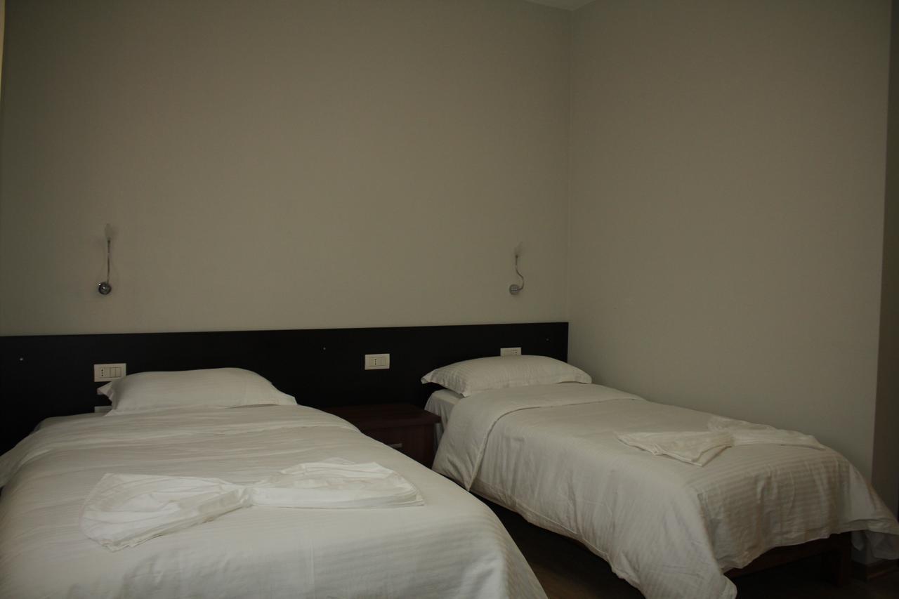 Hotel Eposi Shkodër Dış mekan fotoğraf